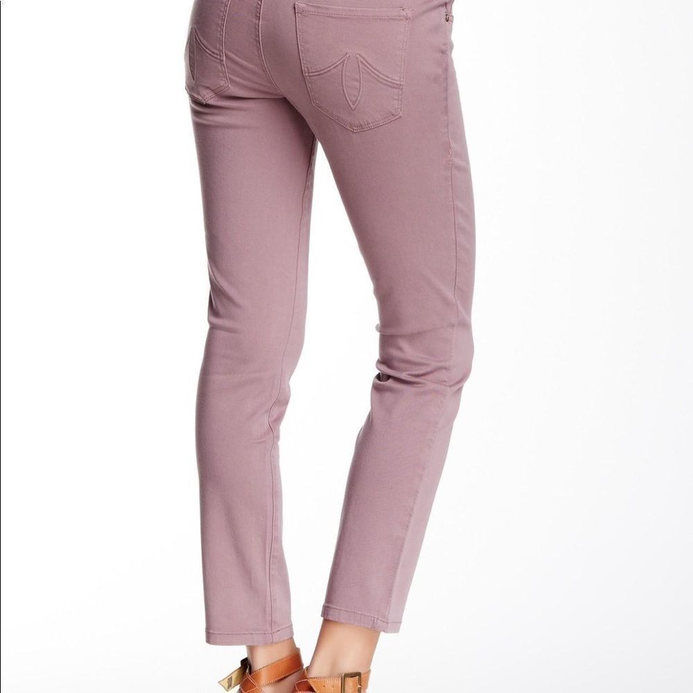 Like New! Level 99 Lily Skinny Straight Jeans sz28